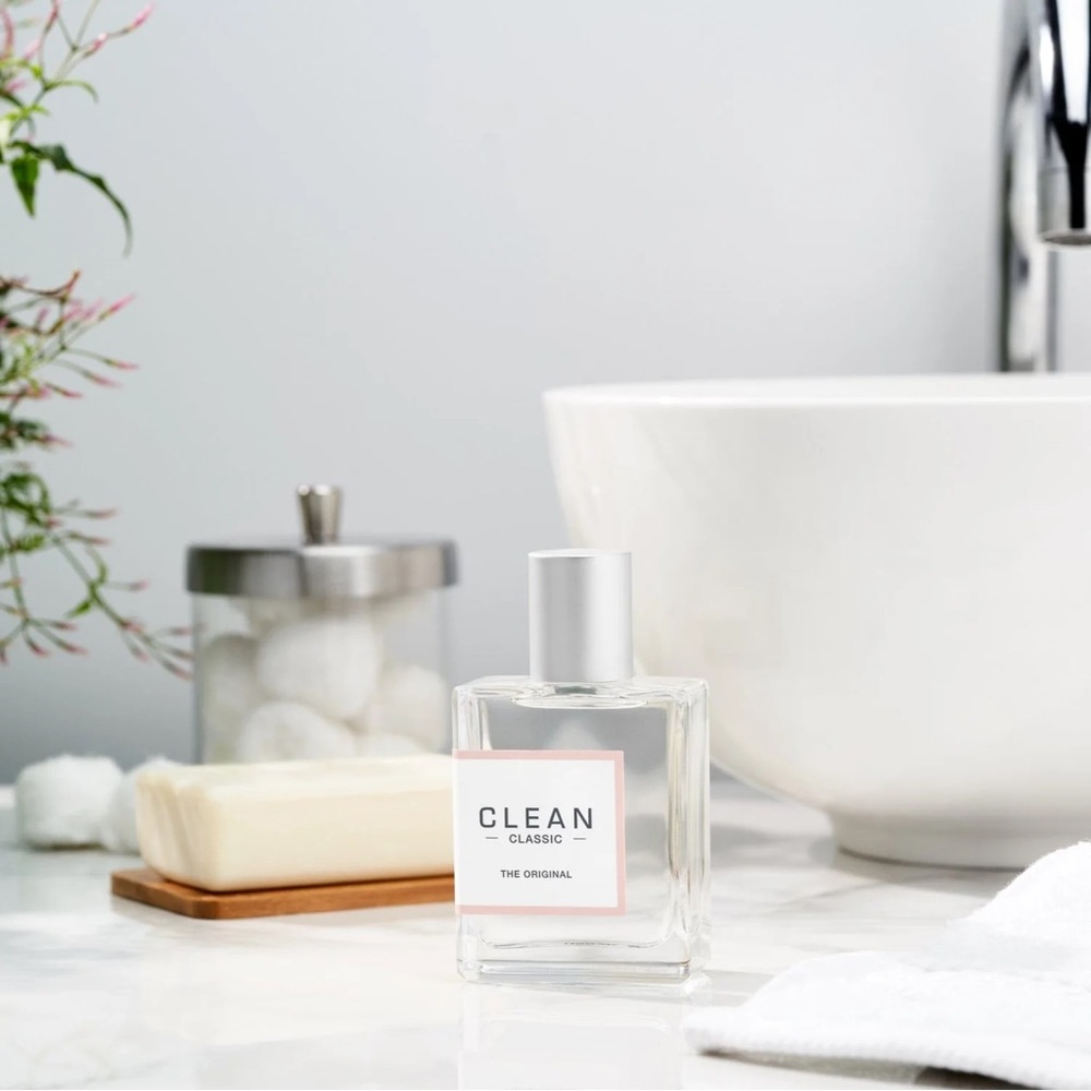 CLASSIC CLEAN ORIGINAL EAU DE PARFUM 2.0 oz/60 mL  |  ORIGINAL BOX NOT INCLUDED - Picture 3 of 5